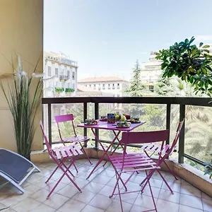 Grand H -f2, Face Vieux- Nice, Terrasse, Ascenseur, Climatisation, Terrace - City Center Apartment